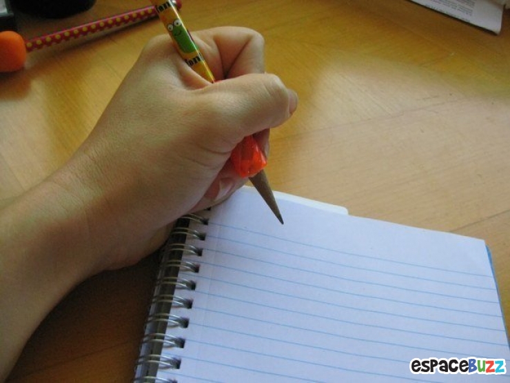 Illustration de l'article : Top 8 des pires cauchemars que seuls les gauchers vivent.