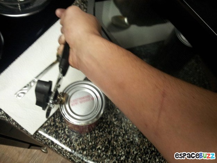 Illustration de l'article : Top 8 des pires cauchemars que seuls les gauchers vivent.