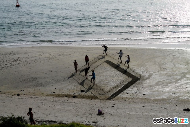 Illustration de l'article : 10 magnifiques dessins 3D créés sur du sable et réalisés par Jamie Harkins
