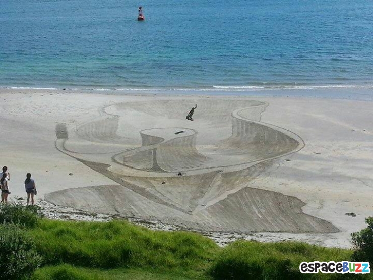 Illustration de l'article : 10 magnifiques dessins 3D créés sur du sable et réalisés par Jamie Harkins
