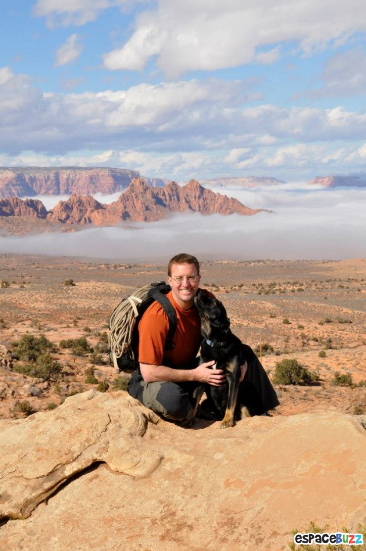 Illustration de l'article : Bouleversant sauvetage d'un pauvre chiot jeté dans un canyon de 106 mètres!