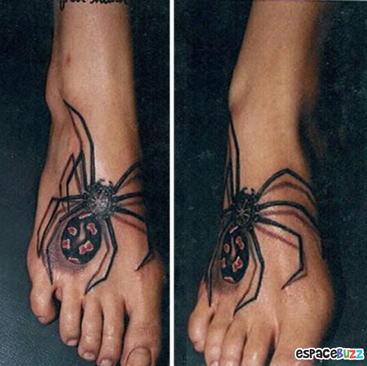 Illustration de l'article : Les 10 pires tatouages de pieds.