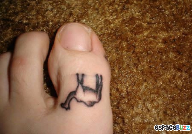 Illustration de l'article : Les 10 pires tatouages de pieds.