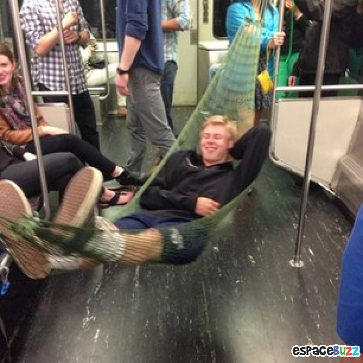 Illustration de l'article : Top 12 des créatures hors du commun qu’on ne peut croiser que dans le métro Vol.2 : Le retour.