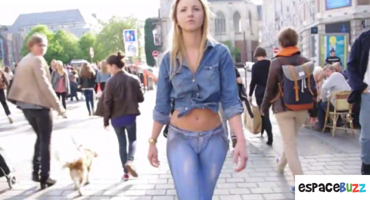 Illustration de l'article : Elle se promène quasi nue en pleine rue, pourtant personne ne l'a remarqué.