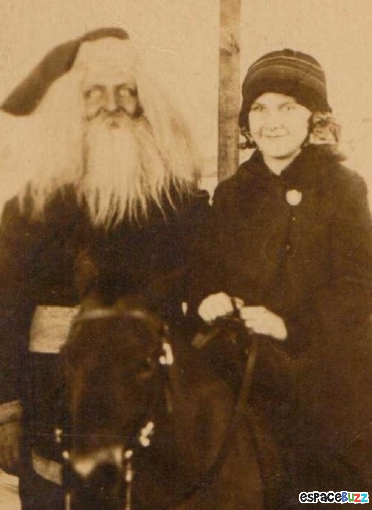 Illustration de l'article : 14 pères Noël que l'on croirait sortis tout droit d'un film d'épouvante