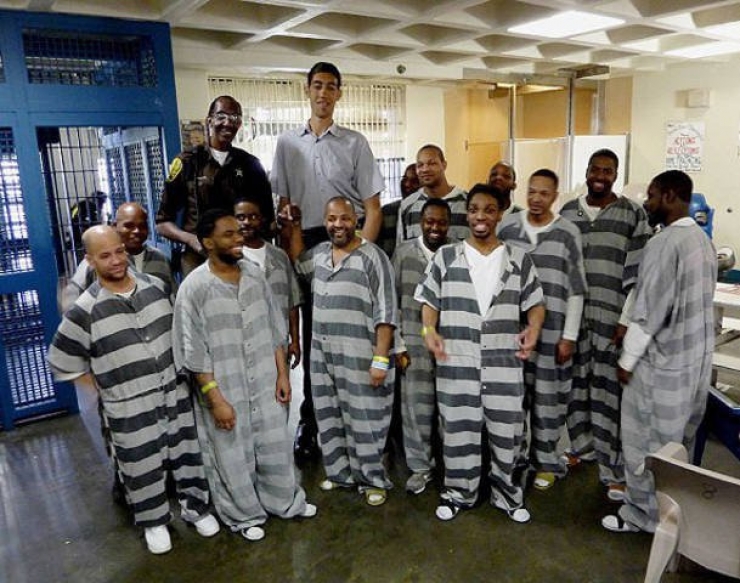 Illustration de l'article : 21 soucis que rencontrent les personnes de grande taille