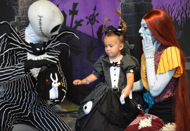 Illustration de l'article : Sa maman lui fabrique des robes inspirées de l'univers Disney