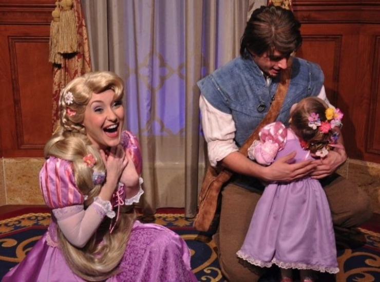 Illustration de l'article : Sa maman lui fabrique des robes inspirées de l'univers Disney