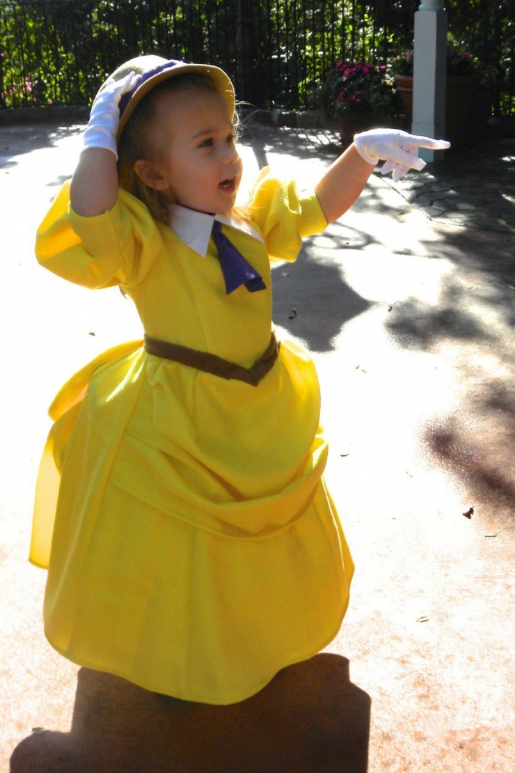 Illustration de l'article : Sa maman lui fabrique des robes inspirées de l'univers Disney