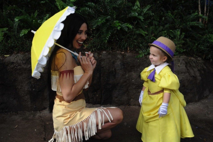 Illustration de l'article : Sa maman lui fabrique des robes inspirées de l'univers Disney