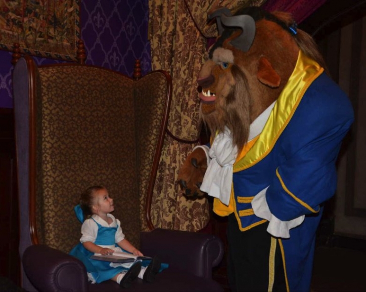 Illustration de l'article : Sa maman lui fabrique des robes inspirées de l'univers Disney