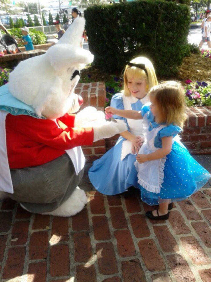 Illustration de l'article : Sa maman lui fabrique des robes inspirées de l'univers Disney