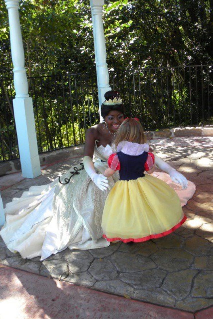 Illustration de l'article : Sa maman lui fabrique des robes inspirées de l'univers Disney