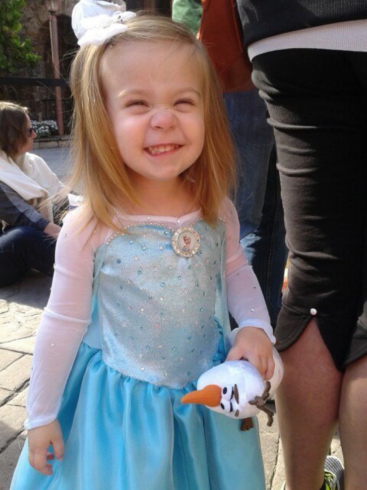 Illustration de l'article : Sa maman lui fabrique des robes inspirées de l'univers Disney