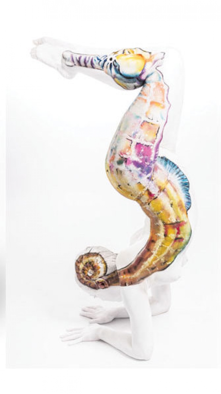 Illustration de l'article : Quand body-painting et contorsionnisme se rencontrent : 17 oeuvres signées Emma Fay