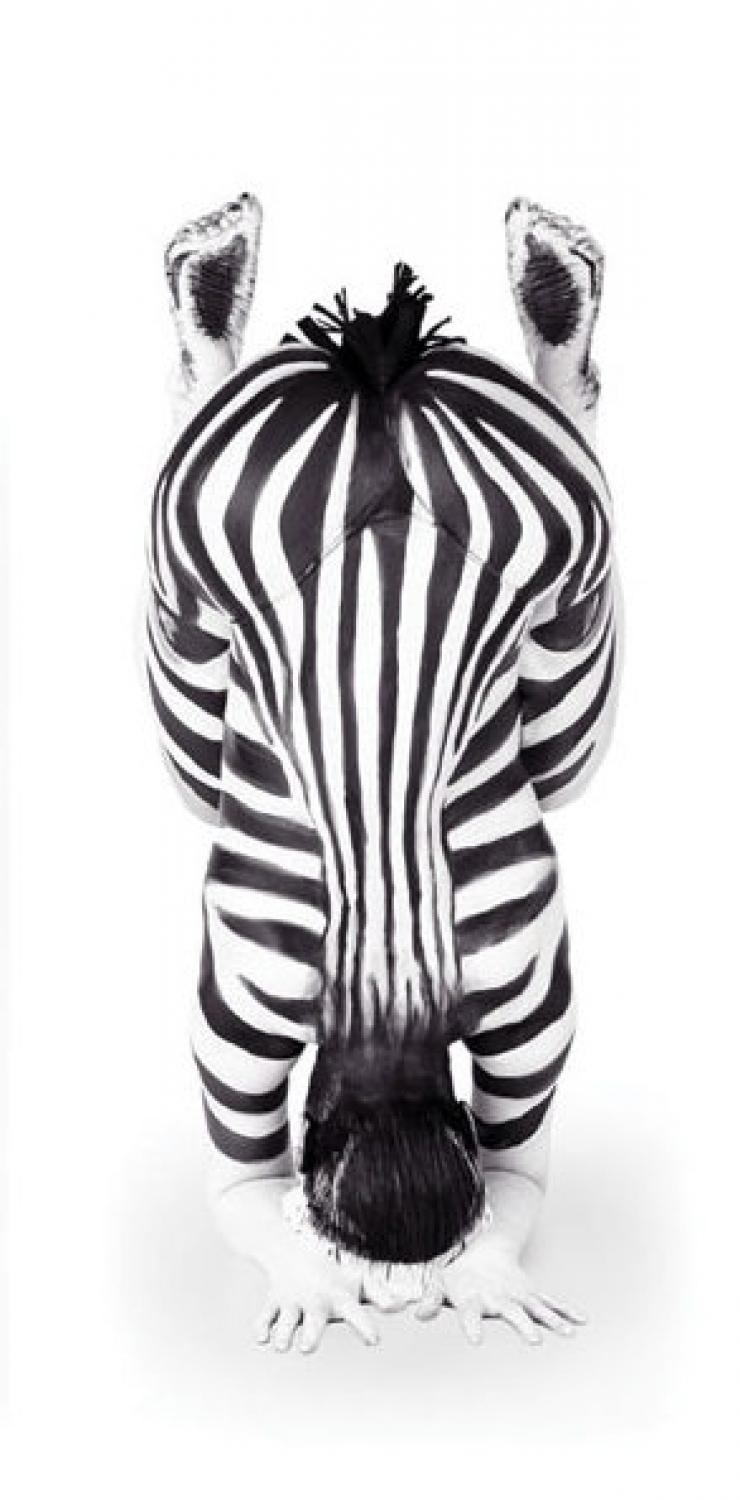 Illustration de l'article : Quand body-painting et contorsionnisme se rencontrent : 17 oeuvres signées Emma Fay