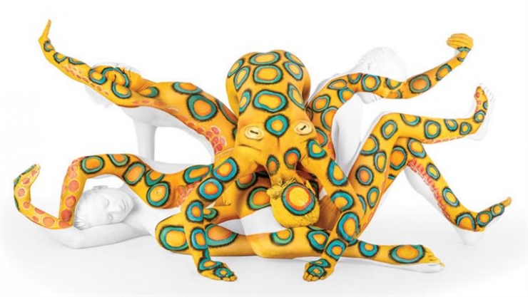 Illustration de l'article : Quand body-painting et contorsionnisme se rencontrent : 17 oeuvres signées Emma Fay