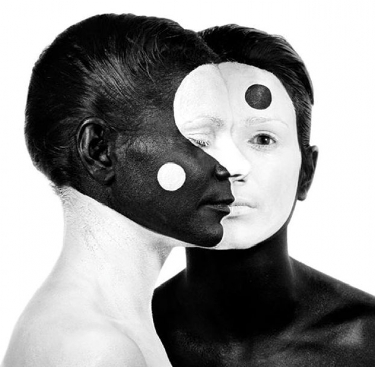 Illustration de l'article : Quand body-painting et contorsionnisme se rencontrent : 17 oeuvres signées Emma Fay