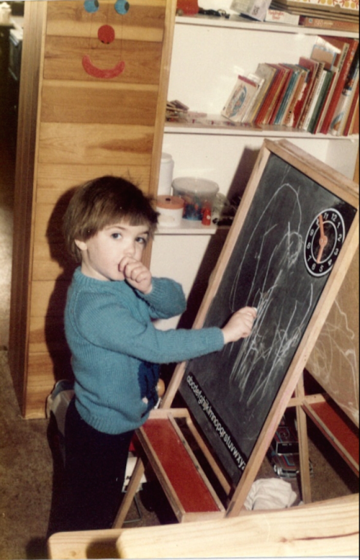 Illustration de l'article : Pour sceller un peu plus l'amour qu'ils se portent, ces deux frères ont décidé de recréer leurs photos d'enfance!