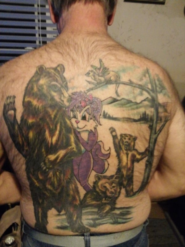 Illustration de l'article : 15 personnes qui ne se sont visiblement pas rendues chez les meilleurs tatoueurs de la planète