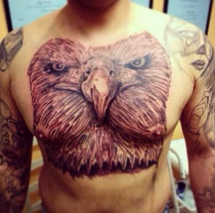 Illustration de l'article : 15 personnes qui ne se sont visiblement pas rendues chez les meilleurs tatoueurs de la planète