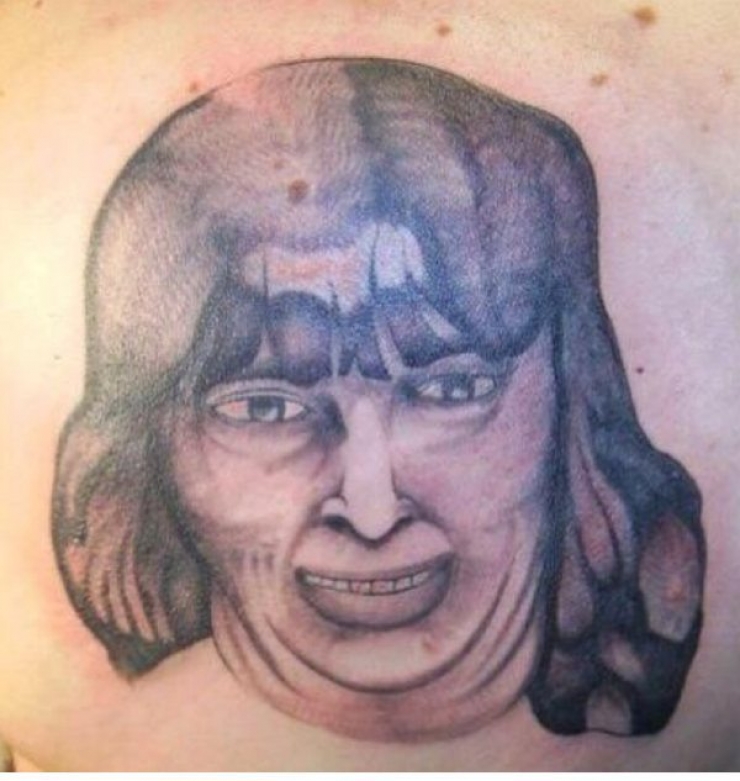 Illustration de l'article : 15 personnes qui ne se sont visiblement pas rendues chez les meilleurs tatoueurs de la planète
