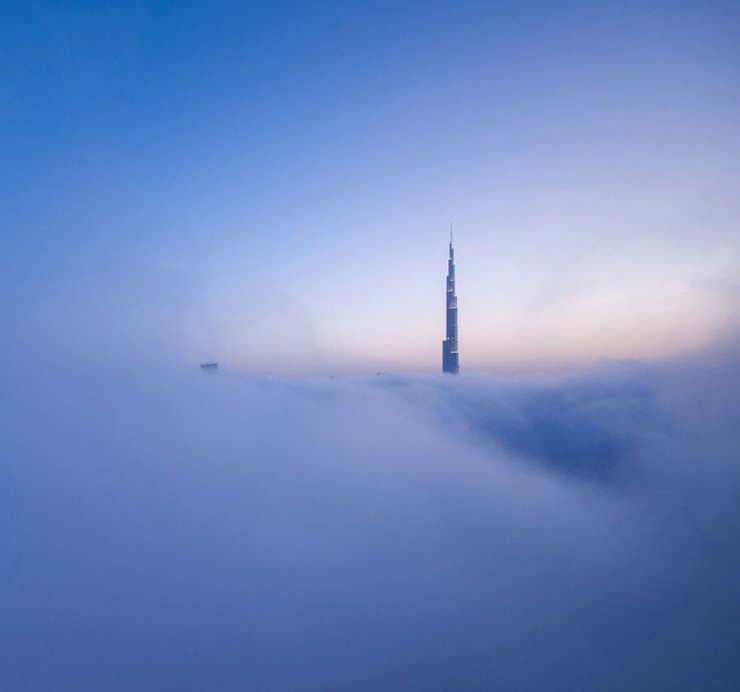 Illustration de l'article : D'impressionnantes photos prises depuis le dernier &eacute;tage du plus haut gratte-ciel du monde