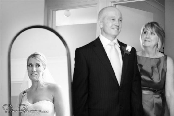 Illustration de l'article : Rien ne vaut le regard d'un papa devant sa fille en robe de mariée! La preuve avec ces 14 clichés!
