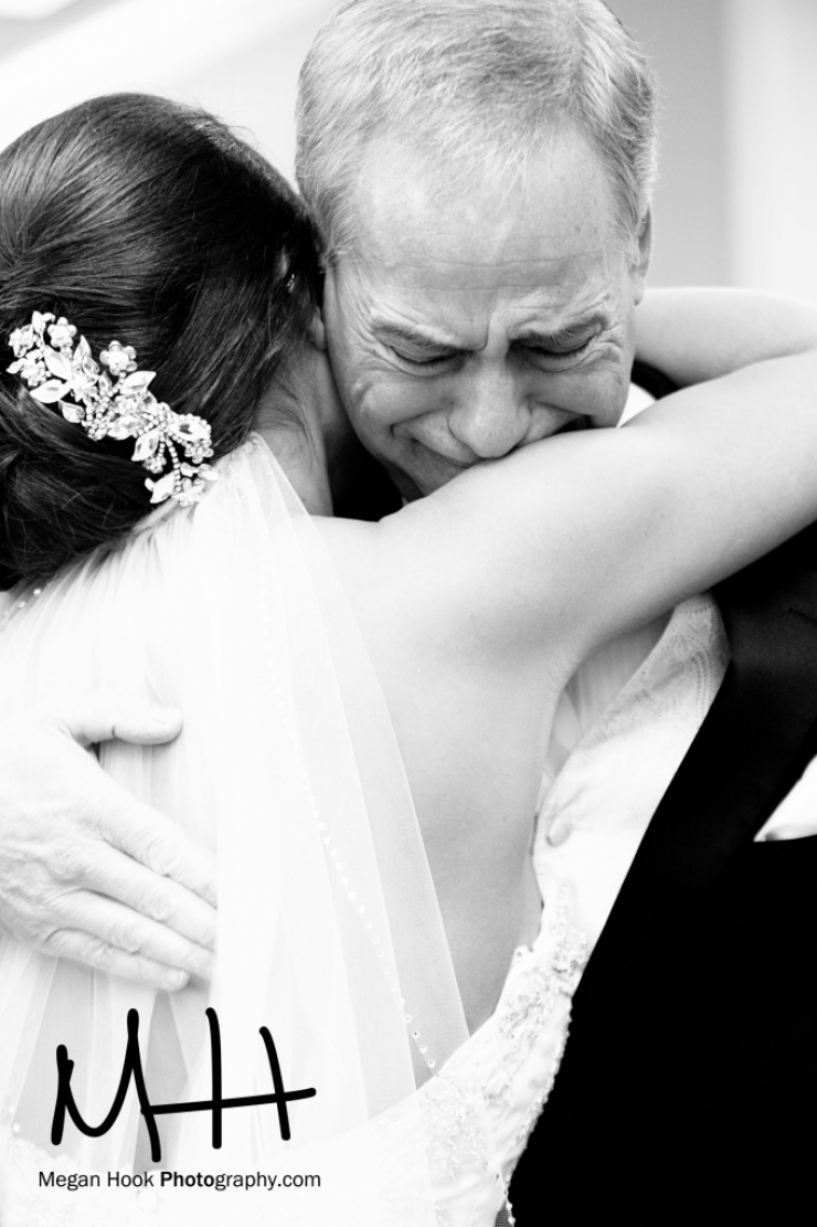 Illustration de l'article : Rien ne vaut le regard d'un papa devant sa fille en robe de mariée! La preuve avec ces 14 clichés!