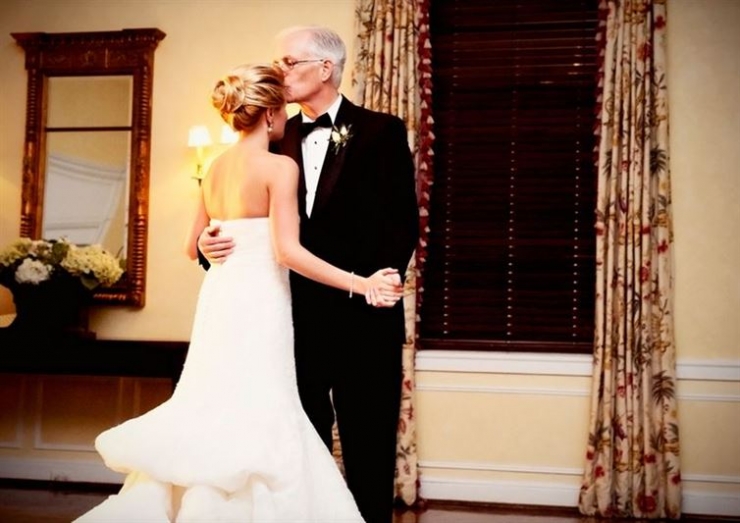 Illustration de l'article : Rien ne vaut le regard d'un papa devant sa fille en robe de mariée! La preuve avec ces 14 clichés!