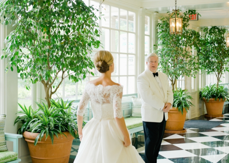 Illustration de l'article : Rien ne vaut le regard d'un papa devant sa fille en robe de mariée! La preuve avec ces 14 clichés!