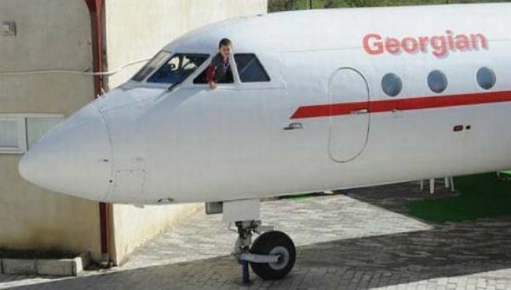 Illustration de l'article : Ces gens en ont eu marre de voir des b&acirc;timents abandonn&eacute;s, ce qu'ils en ont fait est impressionnant! Quelle cr&eacute;ativit&eacute;!