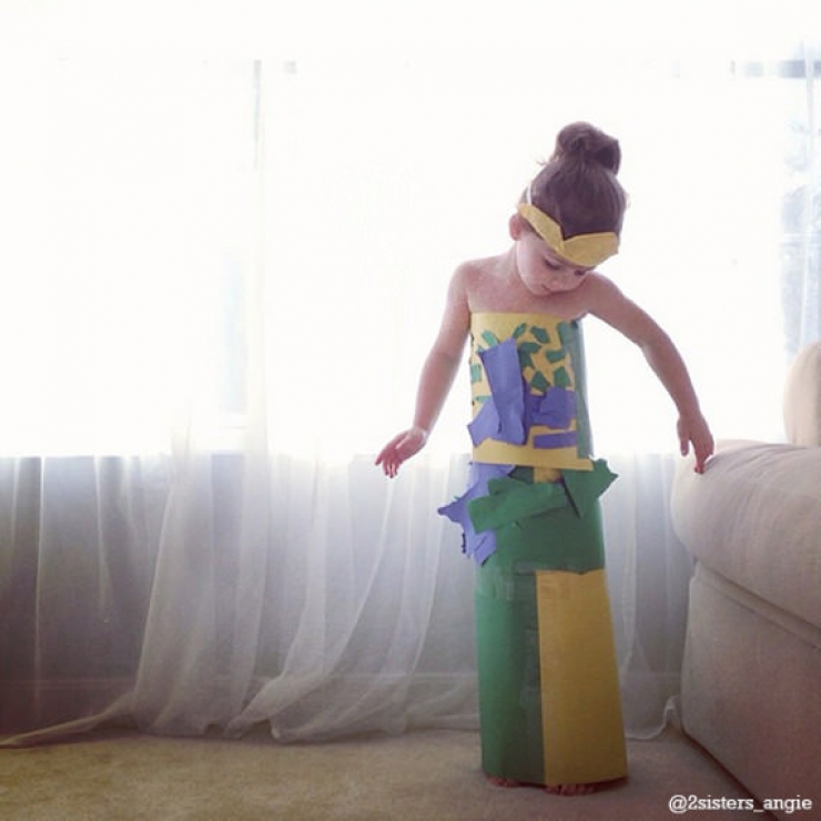 Illustration de l'article : Elle n'a que 4 ans pourtant elle crée des robes en papier magnifiques avec sa maman!