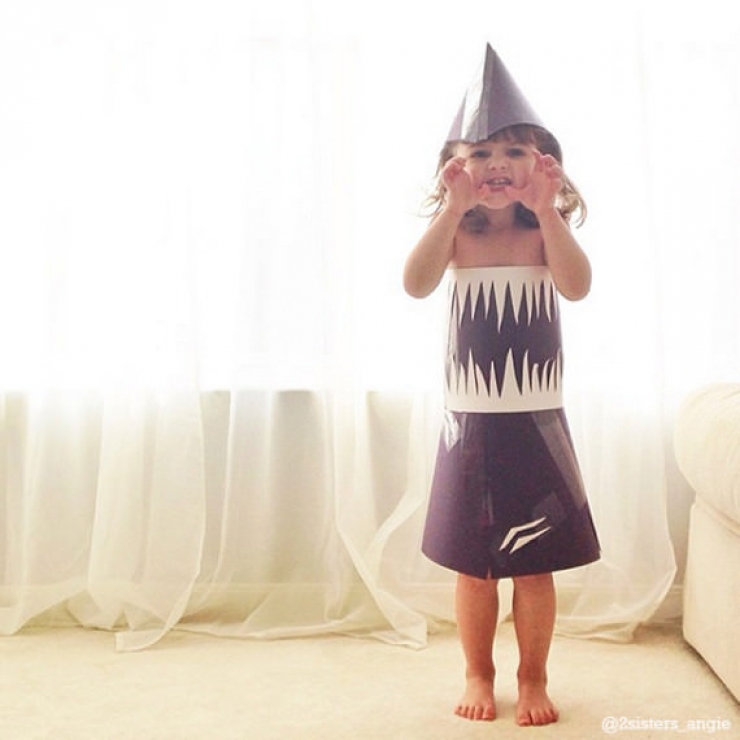 Illustration de l'article : Elle n'a que 4 ans pourtant elle crée des robes en papier magnifiques avec sa maman!