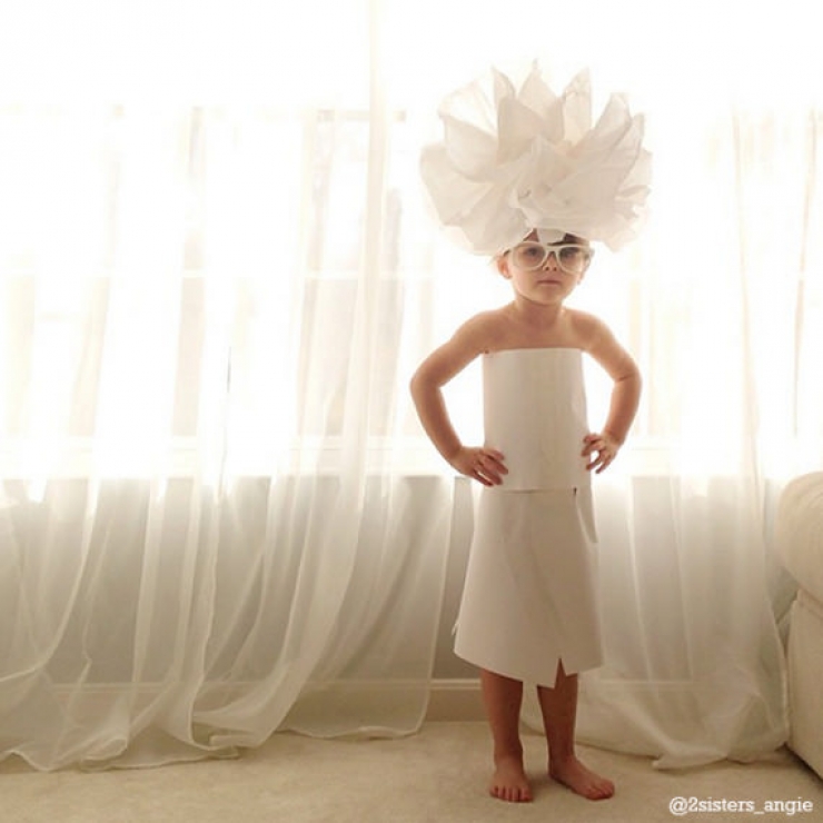 Illustration de l'article : Elle n'a que 4 ans pourtant elle crée des robes en papier magnifiques avec sa maman!