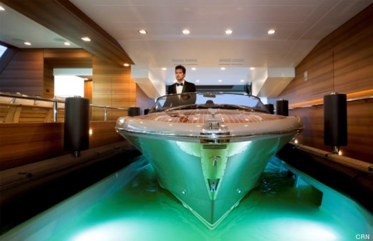 Illustration de l'article : Ce luxueux yacht abrite un hors-bord... et son garage