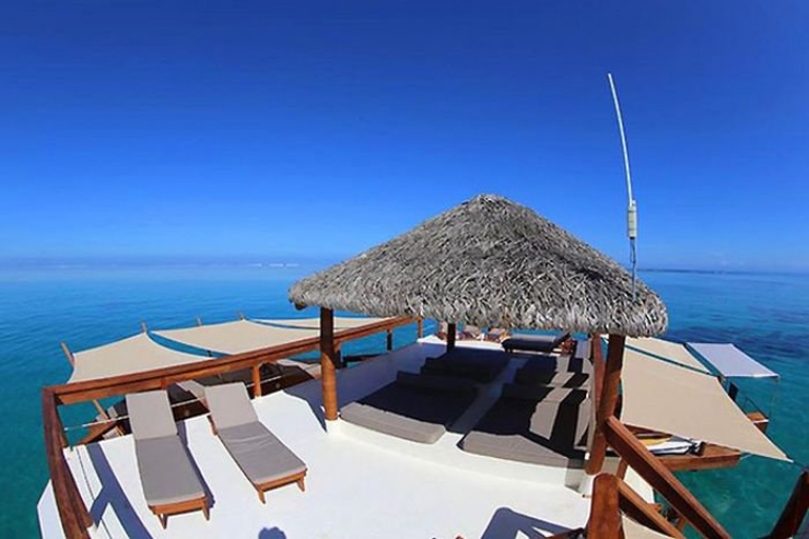 Illustration de l'article : Découvrez Cloud 9, un bar-restaurant flottant unique en son genre