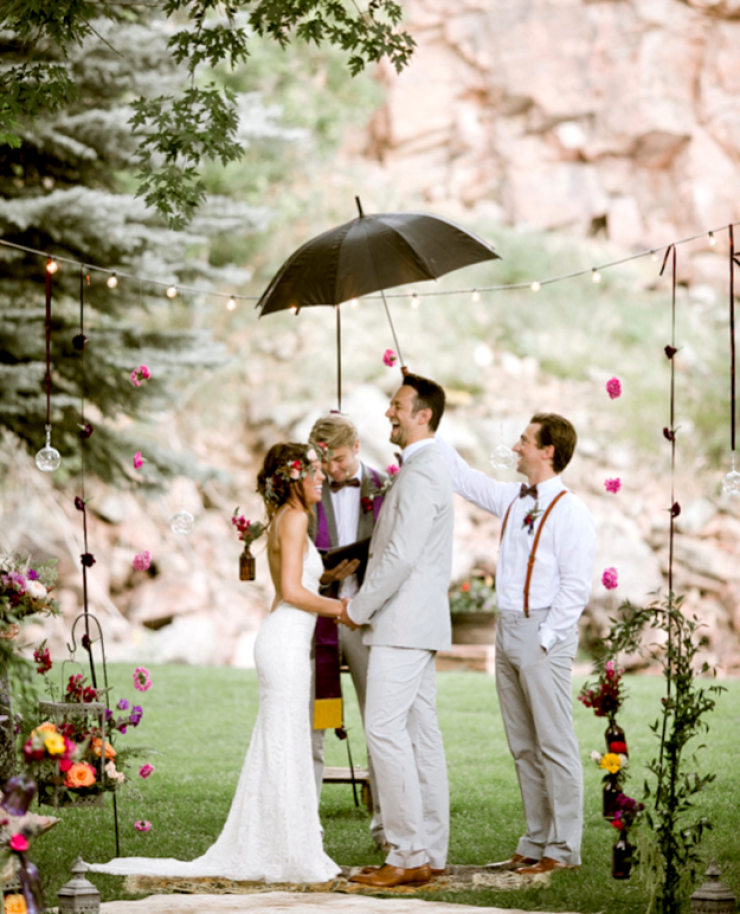 Illustration de l'article : Toute la magie des mariages sous la pluie à travers 24 clichés magnifiques!