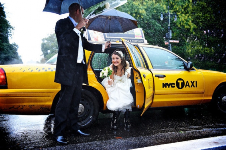 Illustration de l'article : Toute la magie des mariages sous la pluie à travers 24 clichés magnifiques!