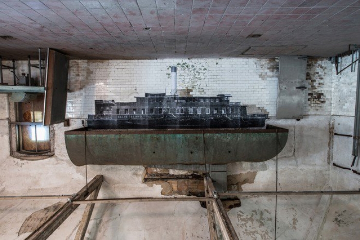 Illustration de l'article : 11 collages photographiques signés JR et qui font revivre Ellis Island