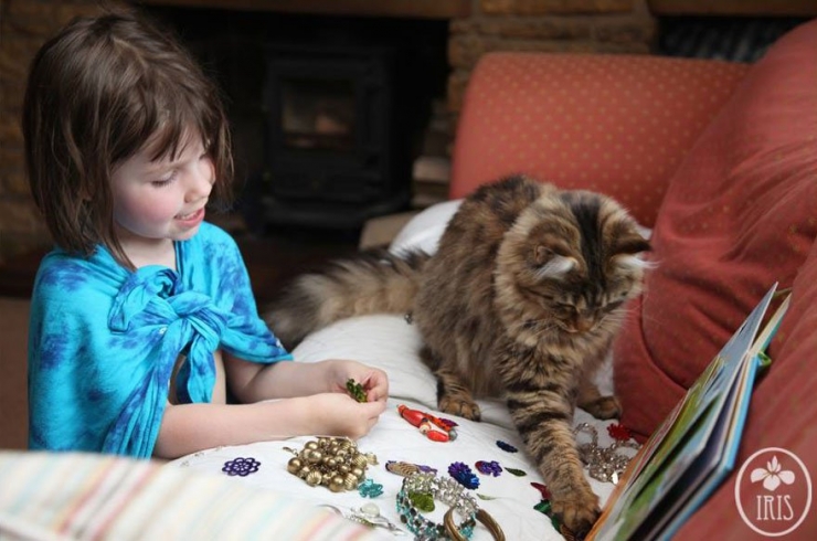 Illustration de l'article : L'émouvante complicité entre une petite fille autiste et son chat en 15 photos