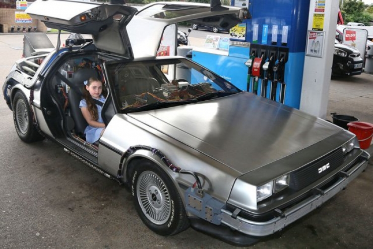 Illustration de l'article : Il se fait construire la réplique exacte de la DeLorean, la voiture à remonter le temps de Retour vers le Futur