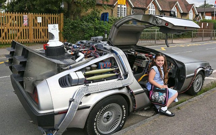 Illustration de l'article : Il se fait construire la réplique exacte de la DeLorean, la voiture à remonter le temps de Retour vers le Futur