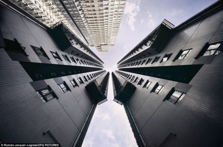 Illustration de l'article : 40 photos en contre-plongée d'immeubles et de gratte-ciels dans différents pays du monde