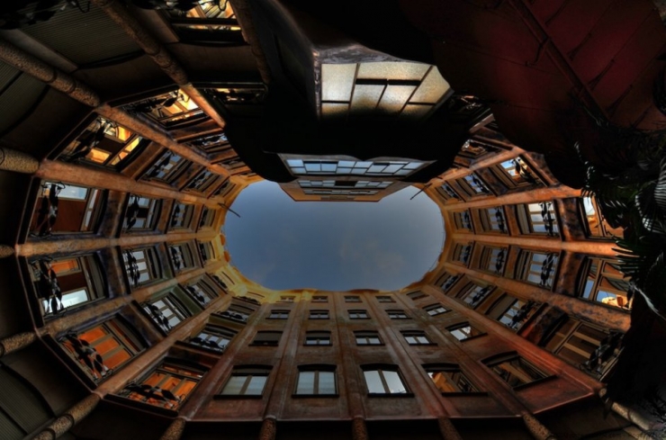 Illustration de l'article : 40 photos en contre-plongée d'immeubles et de gratte-ciels dans différents pays du monde