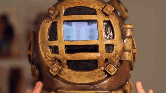 Illustration de l'article : Il crée de terrifiants déguisements combinant smartphone et application mobile