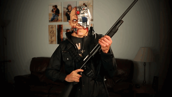 Illustration de l'article : Il crée de terrifiants déguisements combinant smartphone et application mobile