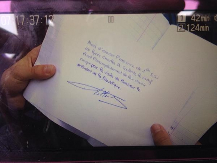 Illustration de l'article : Il a demandé à François Hollande de lui signer son mot d'absence