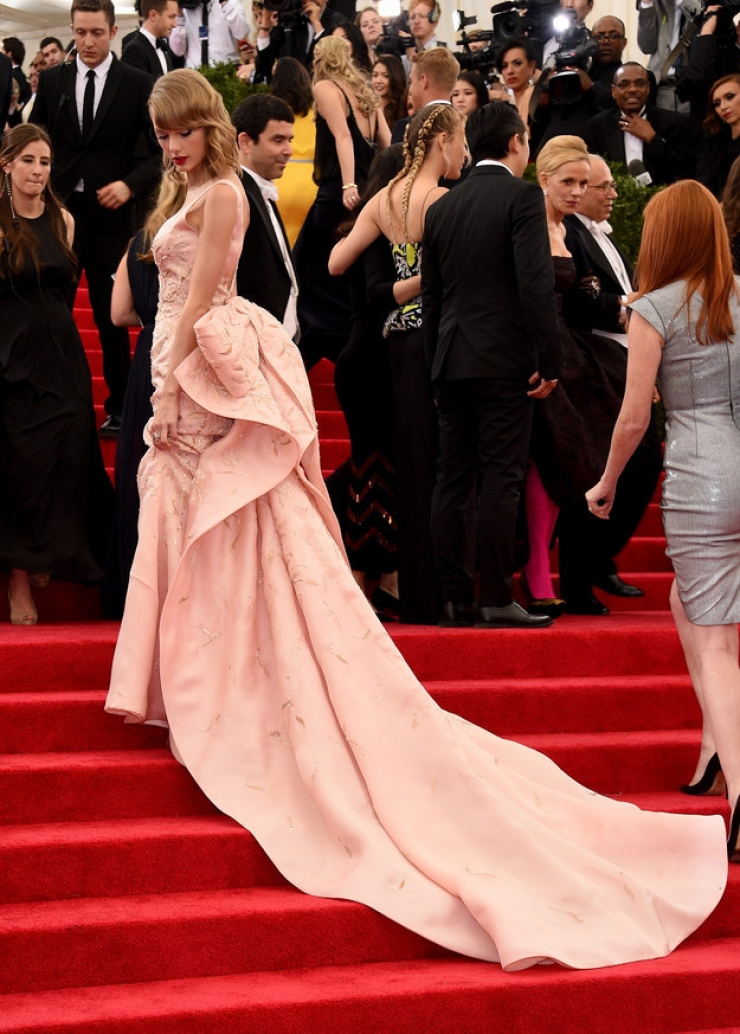 Illustration de l'article : 20 robes signées Óscar de la Renta portées par des stars